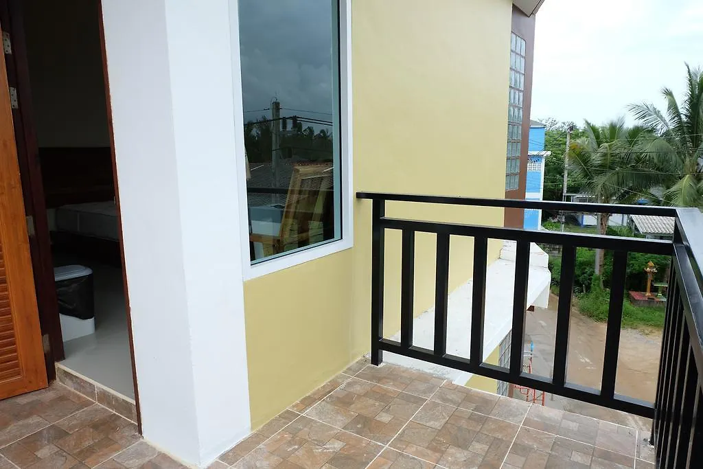 Chatin Guesthouse 카오락 2*,